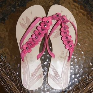⭐️Duck head size 7M woman’s pink floral sandals⭐️